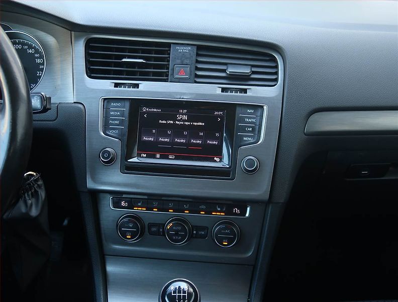Volkswagen Golf (2013) Highline 1.2 TSI, Navi - fotka 12 z 19