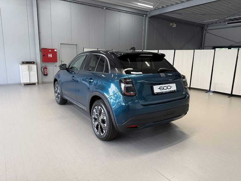 Fiat 600 (2026) La Prima BEV 54kWh 156k - fotka 3 z 23