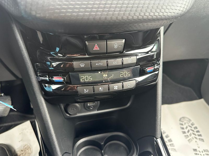 Peugeot 2008 (2016) 1.2T 81kw Allure - fotka 18 z 23