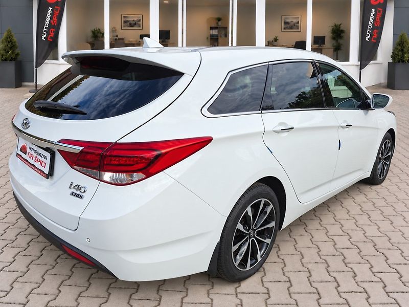 Hyundai i40 (2018) SW 1.7CRDi 104kW -ČR-KAMERA - fotka 8 z 38