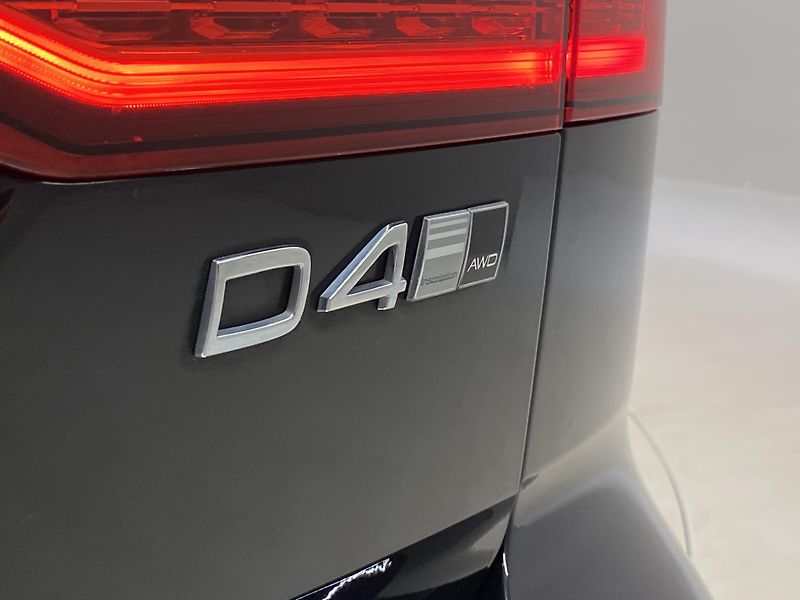 Volvo V60 D4 AWD INSCRIPTION REZERVACE - fotka 37 z 46