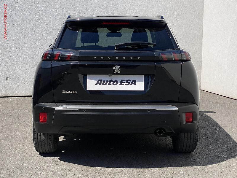 Peugeot 2008 (2021) 1.2PT, Allure - fotka 5 z 19