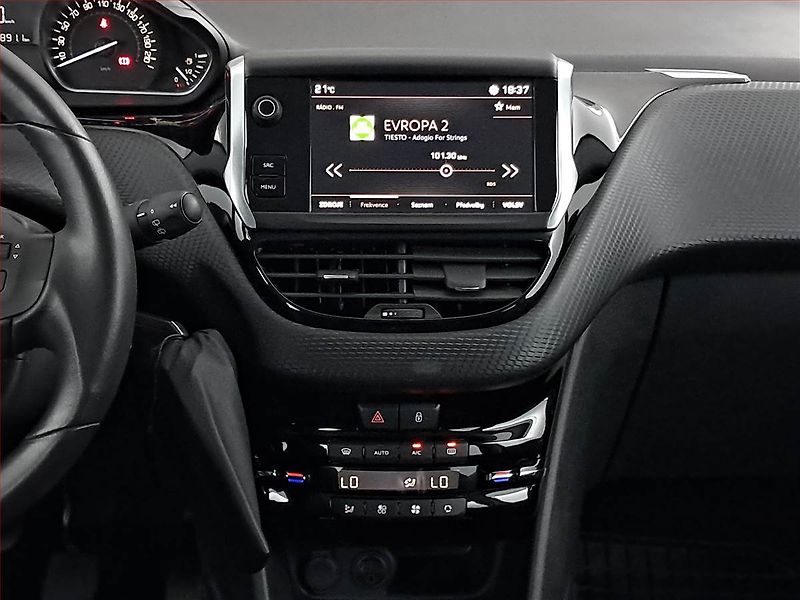 Peugeot 2008 (2019) 1.2 PureTech, Serv.kniha - fotka 12 z 17