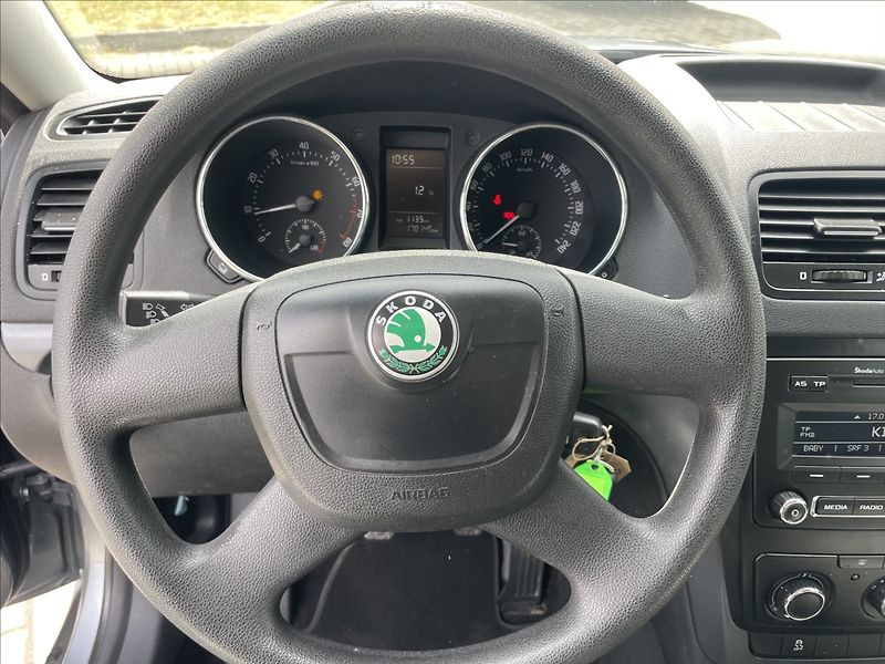 Škoda Yeti 1,8 TSi 118kw 4x4 po STK, odp. - fotka 23 z 38