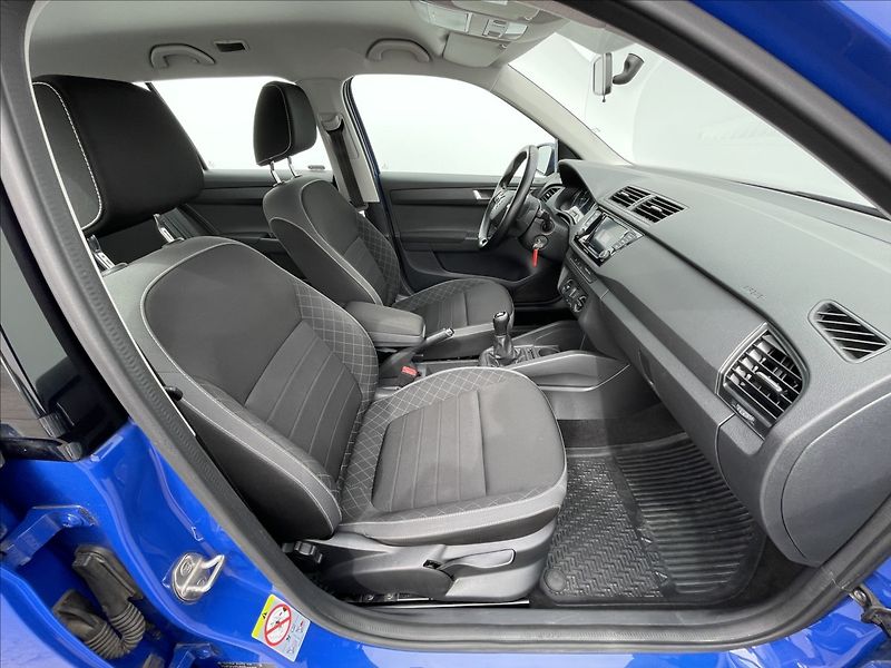 Škoda Fabia 1,0 TSI Ambition Plus PDC+AC - fotka 18 z 23