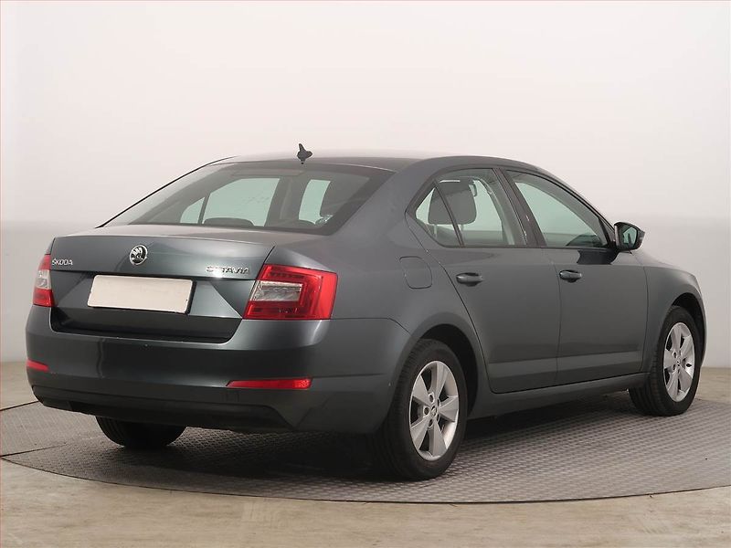 Škoda Octavia (2016) 1.6 TDI, Automat, Navi - fotka 5 z 14