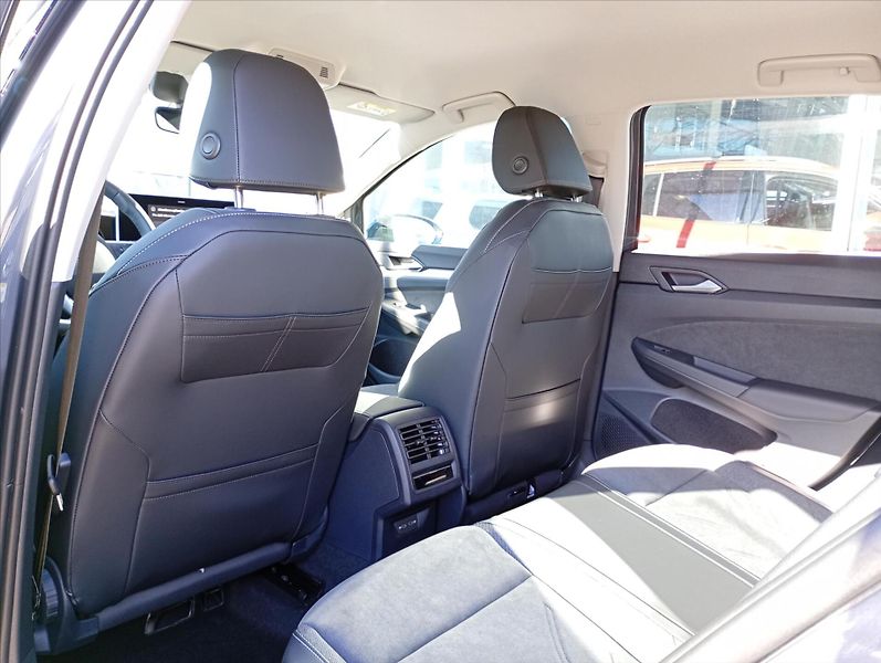 Volkswagen Golf Variant (2026) 1,5 eTSI 7DSG mHEV  People - fotka 17 z 17