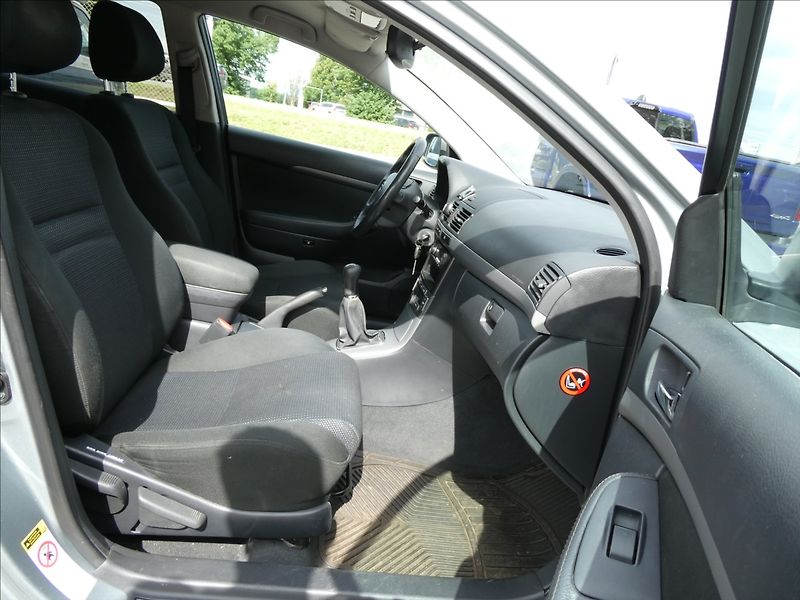 Toyota Avensis 1,8 16V 95kW závěs,digi.klima - fotka 21 z 32