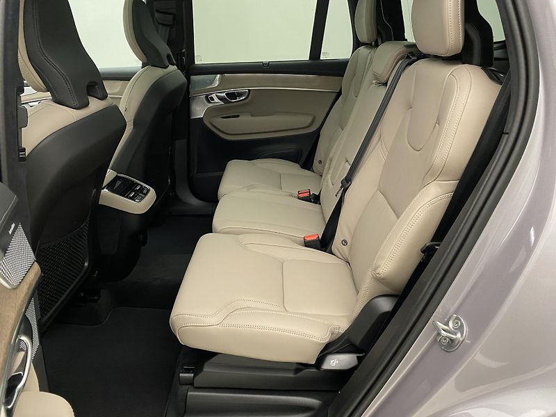Volvo XC90 B5 AWD DARK ULTRA AUT CZ 7m - fotka 5 z 66