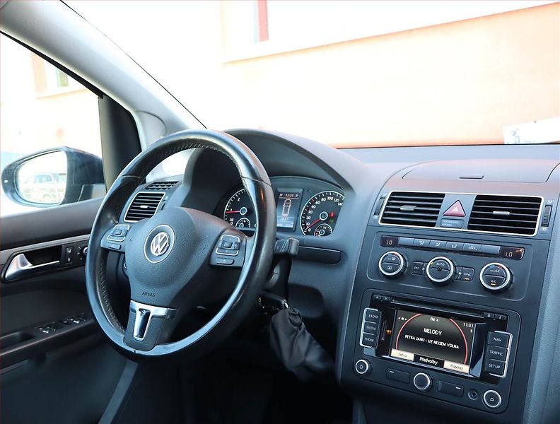 Volkswagen Touran (2013) 1.6 TDI, Automat, Navi - fotka 7 z 18