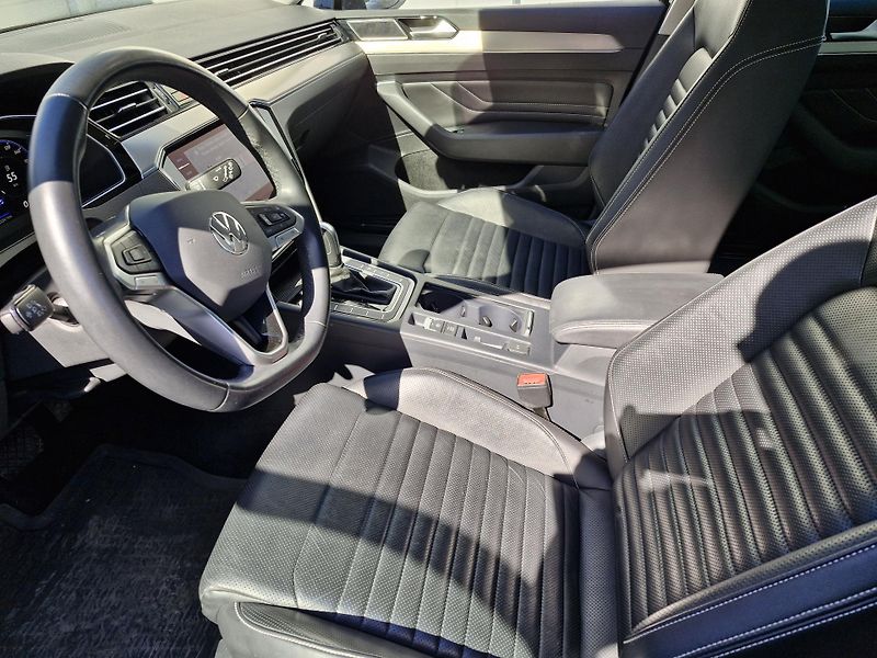 Volkswagen Passat VIII Elegance 2,0 TDI (147 kW) - fotka 9 z 9
