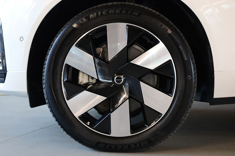 Volvo XC60 T8 PLUS Dark, Ventilace, 360° - fotka 12 z 35