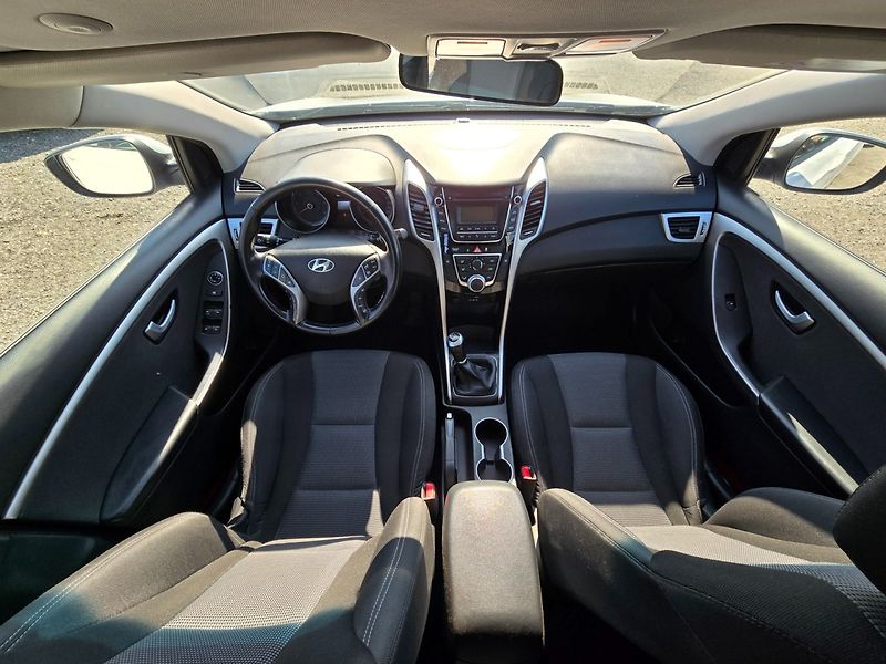 Hyundai i30 (2016) 1.6 CRDi ,nové CZ ,serviska - fotka 13 z 24