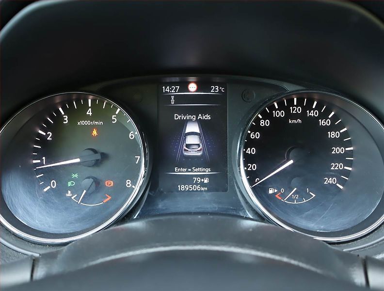 Nissan Qashqai (2015) 1.2 DIG-T, Serv.kniha, Xenony - fotka 10 z 12