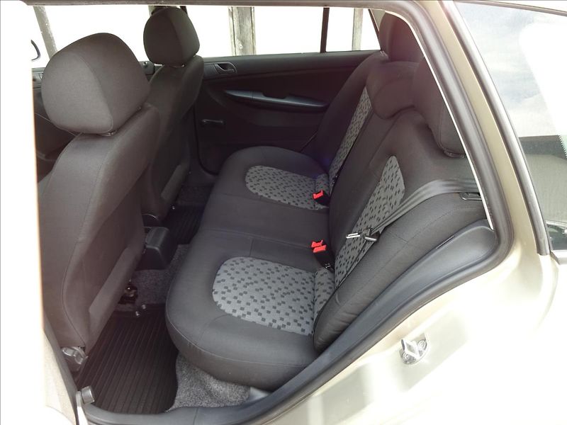 Škoda Fabia I 1,2i 47kW Combi - fotka 23 z 43