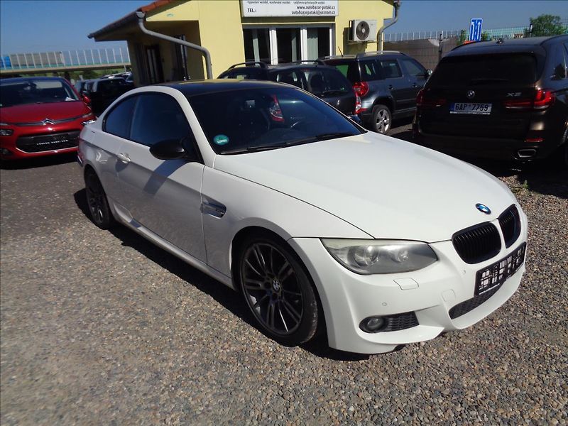 BMW Řada 3 3,0 - fotka 1 z 26