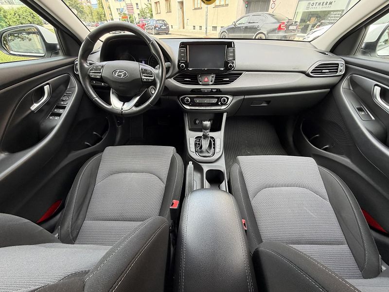 Hyundai i30 1.6 CRDi automat  - fotka 17 z 24