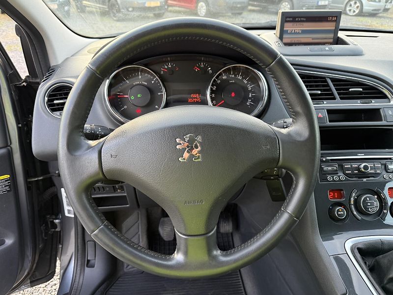 Peugeot 5008 2.0HDi 110kW Navi Panorama - fotka 14 z 20