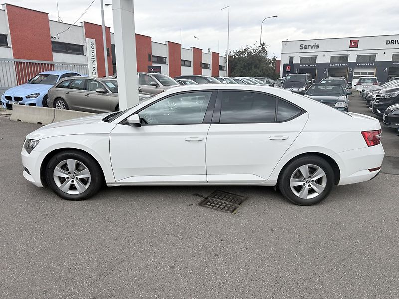 Škoda Superb 2.0 TDi 110kw - fotka 9 z 29