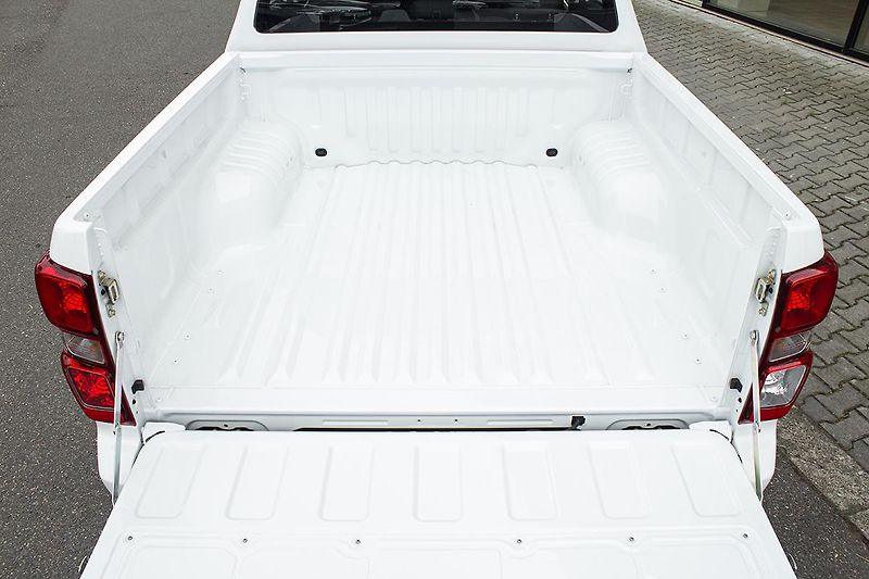 Isuzu D-Max (2026) 2,2 D AT DoubleCab 4x4  LS - fotka 9 z 21