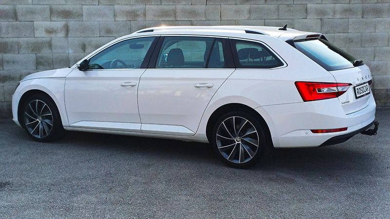 Škoda Superb Superb combi-1.maj-ČR-NEHAV-TZ - fotka 7 z 50