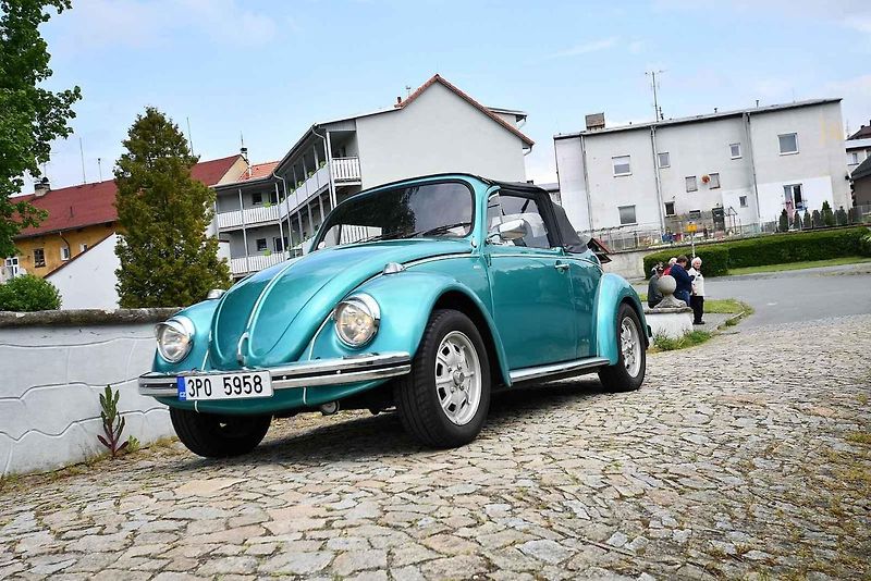 Historická vozidla a motorky projely v sobotu Českým lesem v rámci vyjížďky zvané Po pašeráckých stezkách.