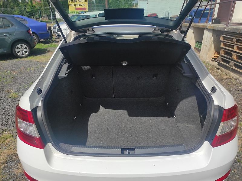 Škoda Octavia 1.6 TDI 66kW Active - fotka 16 z 22