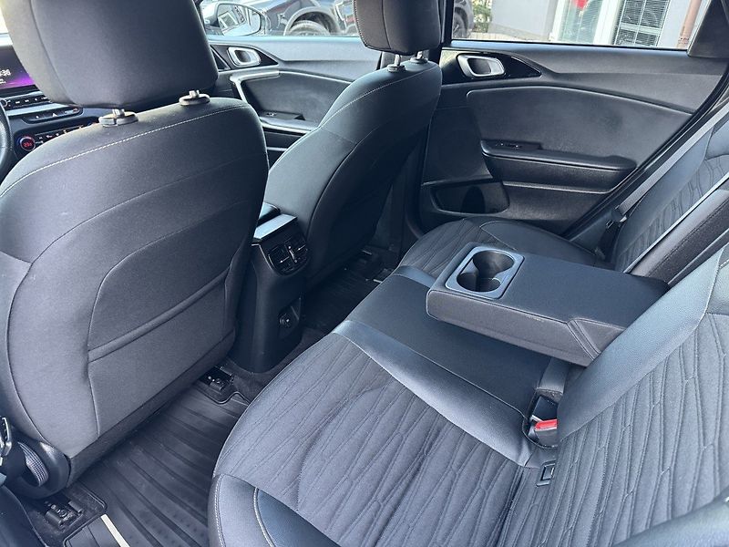 Kia Ceed (2022) 1.5i TGDi GT-Line Automat LED - fotka 25 z 49