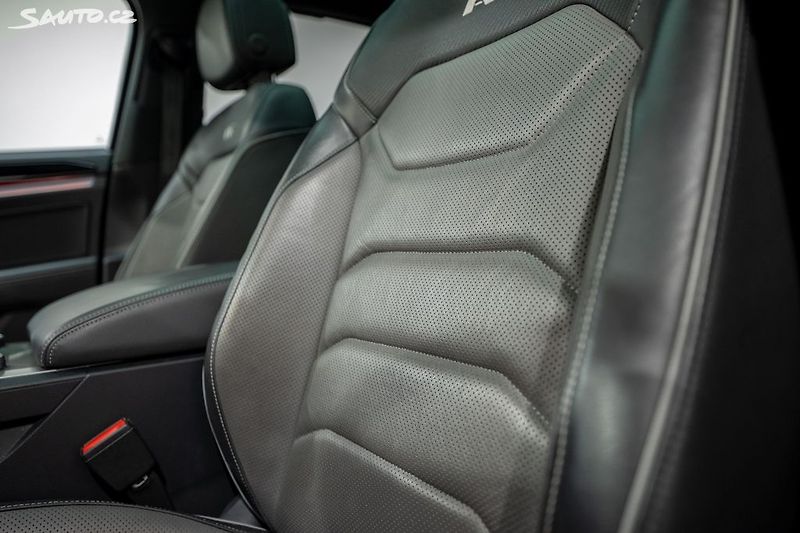 Volkswagen Touareg R-Line 3.0 TDI 210 kW - fotka 12 z 50