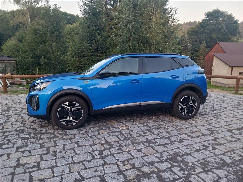Peugeot 2008 1,2 ALLURE LIMITED edition - fotka 2 z 38