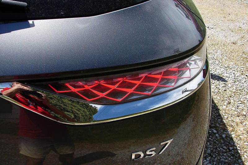 DS Automobiles DS7 Crossback 2.0 BlueHDi 176PS 8-AT KLIMA - fotka 39 z 43