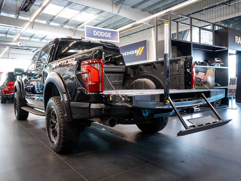 Ford F-150 (2025) 3.5 Raptor V6, FOX Racing 4x4 - fotka 7 z 43