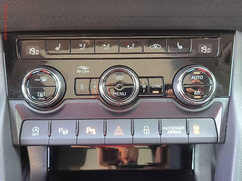 Škoda Karoq (2018) 2.0TDi 4x4, Style, DSG, kůže - fotka 19 z 31