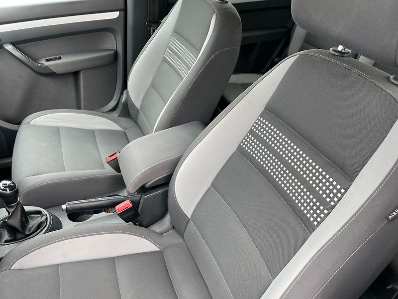 Volkswagen Touran (2014) 2.0TDi 103kW LIFE! Navigace! - fotka 16 z 31