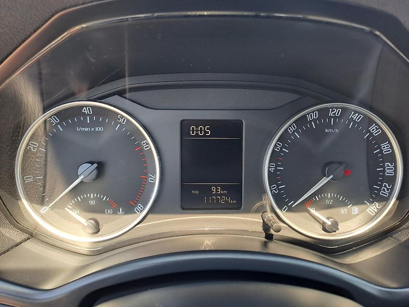 Škoda Octavia 1.4 16V, DOLOŽENÉ KM - fotka 20 z 26