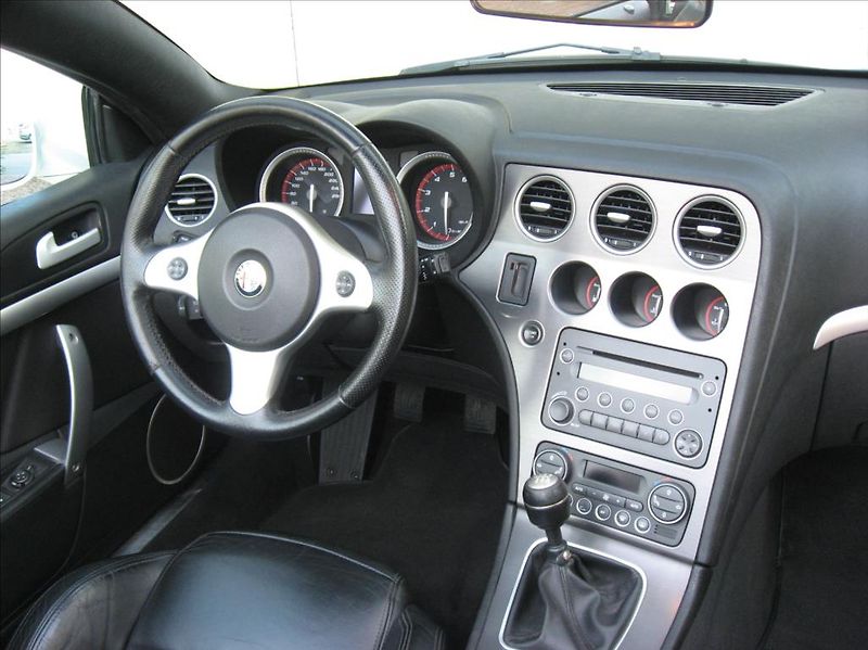 Alfa Romeo Spider 2,2 JTS 185PS  Exclusive - fotka 25 z 46