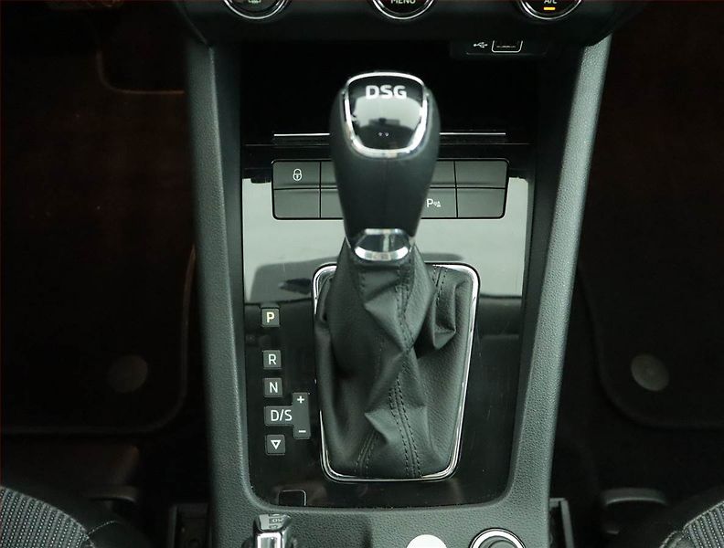 Škoda Octavia (2018) 2.0 TDI, Automat, Serv.kniha - fotka 13 z 16