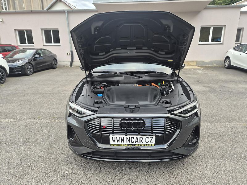 Audi e-tron SPORTBACK S 370kw SOH 96% - fotka 18 z 48
