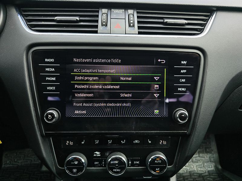 Škoda Octavia 2,0TSI 140KW DSG FULL LED NAVI - fotka 25 z 30