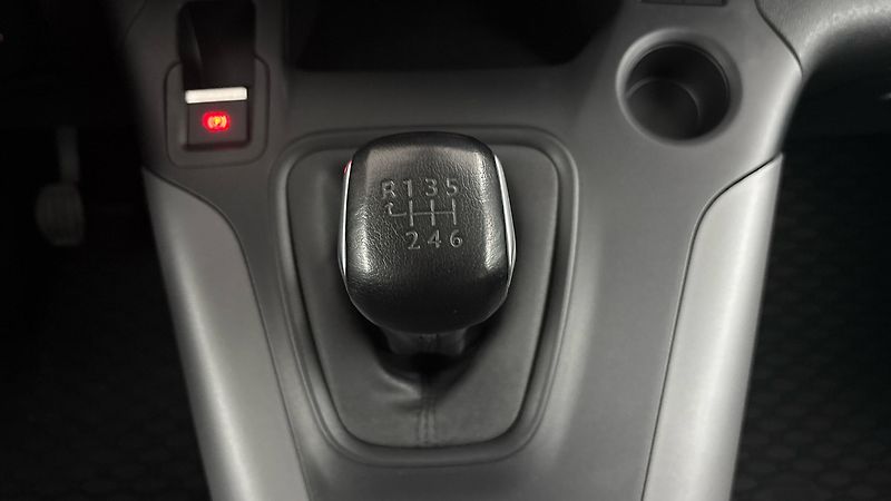 Toyota ProAce City Verso 1.5 D-4D Long Family - fotka 23 z 25