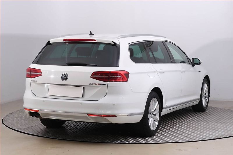 Volkswagen Passat (2016) Highline 2.0 TDI, 4X4 - fotka 5 z 21