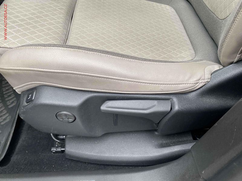 Opel Grandland X (2019) 1.5 CDTi, Ultimate, AT, panor - fotka 14 z 19