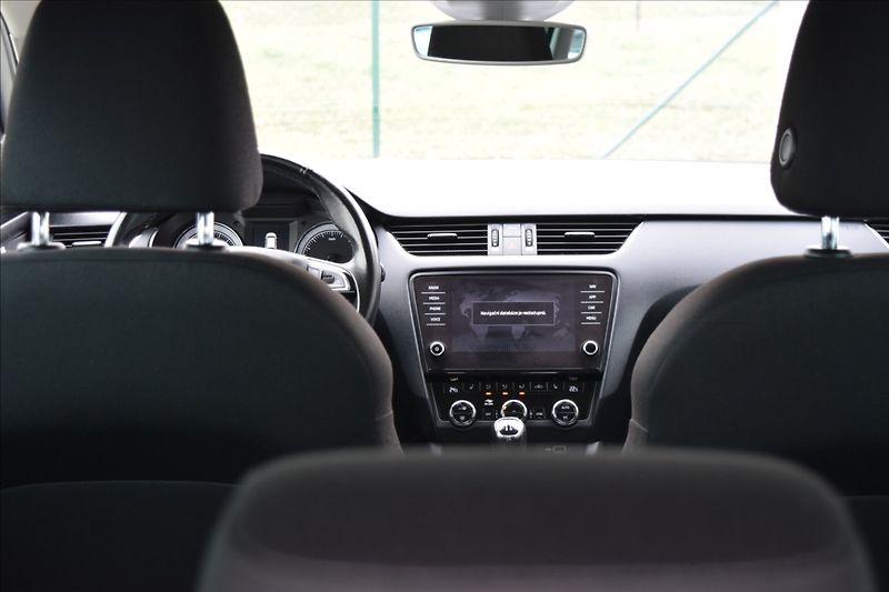 Škoda Octavia 1,6 TDI 85kw ALU KLIMA TAŽNÉ - fotka 15 z 48