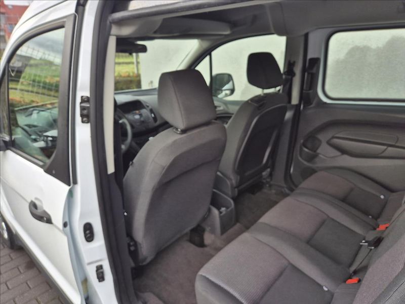 Ford Tourneo Connect 1,6 TDCi Long DPH! REZERVACE!! - fotka 16 z 28