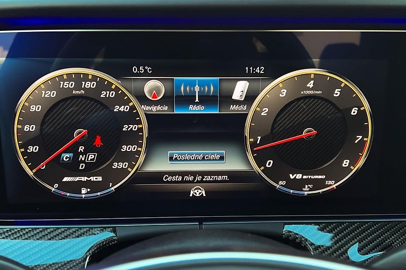 Mercedes-Benz Třídy E (2017) E63S AMG 4Matic+ V8 Biturbo - fotka 59 z 99