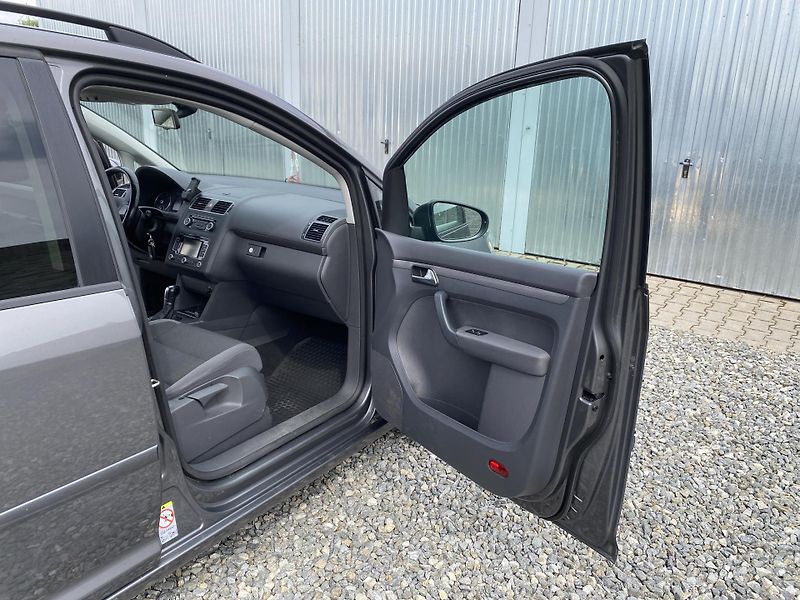 Volkswagen Touran 2.0TDi 140PS DSG TAŽNÉ - fotka 32 z 47