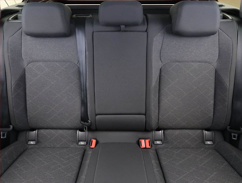 Volkswagen Golf (2023) Life 2.0 TDI, Automat - fotka 10 z 23