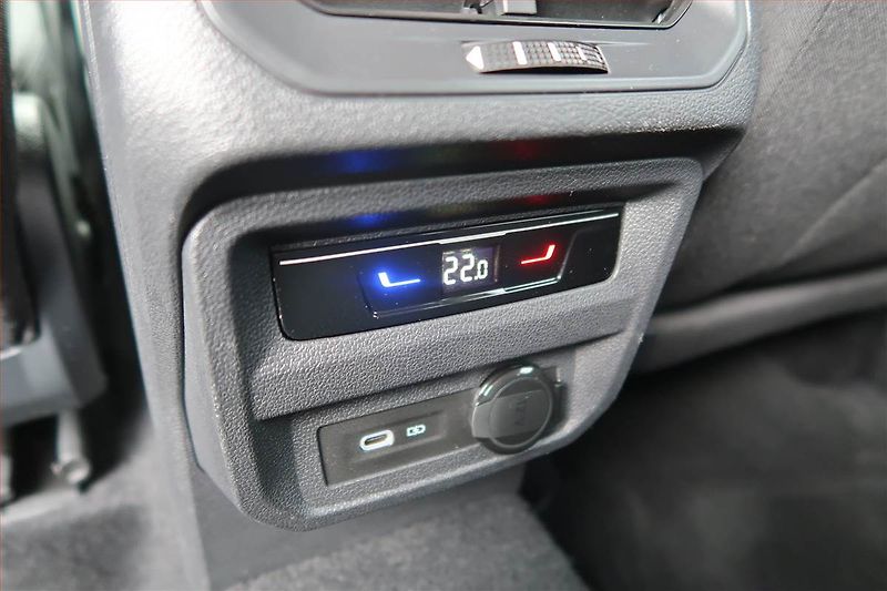 Volkswagen Tiguan Allspace (2022) 2.0 TDI - fotka 26 z 34