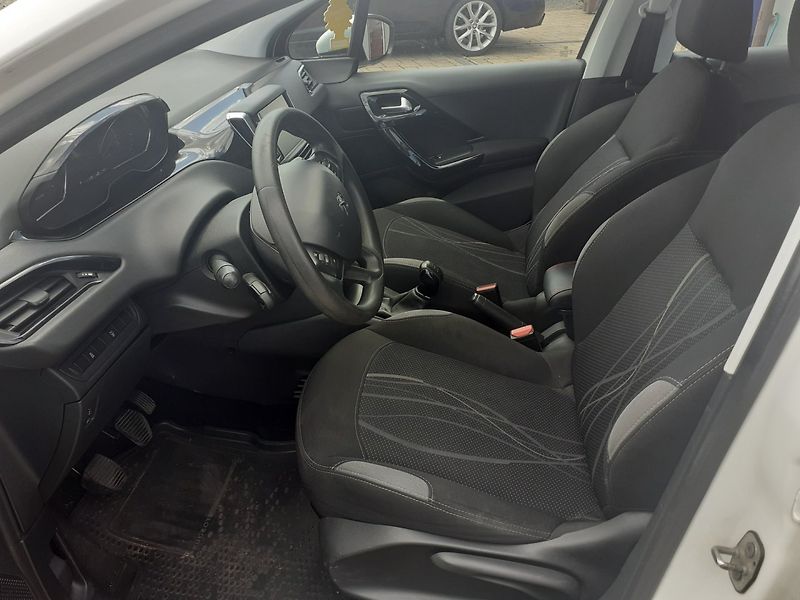 Peugeot 208 (2015) 1.0  PT ,AC,TEMP. - fotka 17 z 31