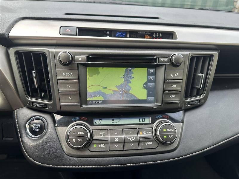 Toyota RAV4 2,0 4x4 TAŽNÉ - fotka 16 z 24